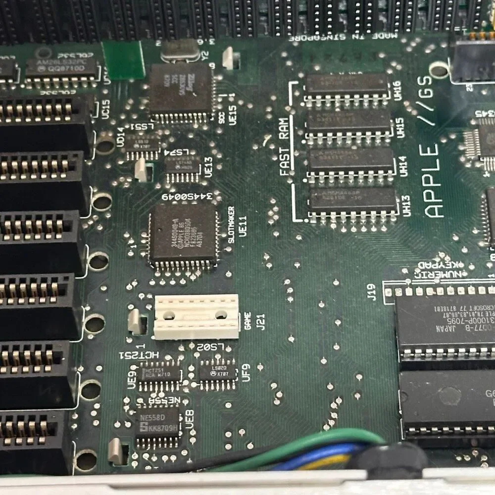Vintage Apple IIGS Computer Powers ON